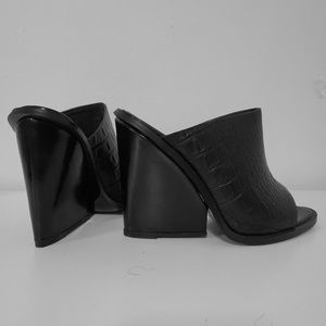 Cameo Exempt wedge mule